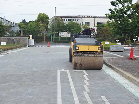 試験施工の状況(ローラー転圧)